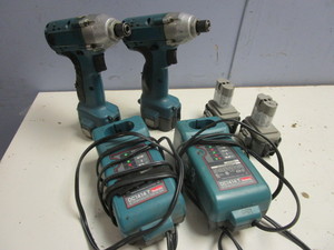 lot 514 image: MAKITA CORDLESS IMPACT DRIVERS, W CHARGERS, EXTRA BATTERIES