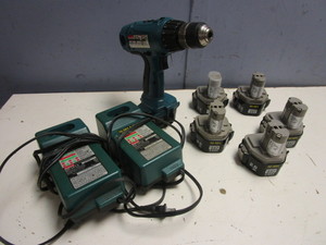 lot 519 image: MAKITA CORDLESS DRILL, CHARGERS, EXTRA BATTERIES