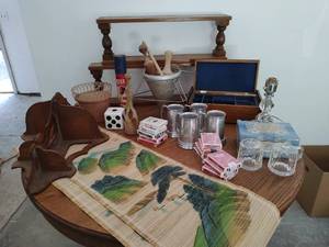 Collection of Vintage Dcor and Houseware Items