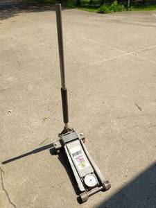 Pittsburgh 3 Ton Floor Jack