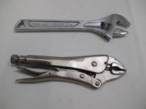 lot 677 image: Husky Hand Tools - 2 Items
