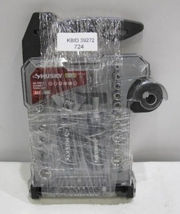 lot 724 image: Husky 14 in. and 38 in. Stubby Ratchet and Socket Set