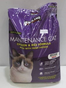 lot 712 image: Kirkland Signature Super Premium Cat Food - Maintenance Cat Chicken Rice Formula - 25 Lbs