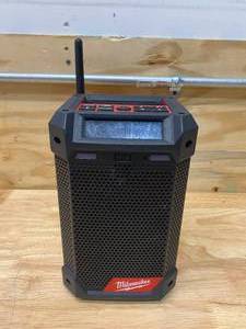 MILWAUKEE M12 12-Volt Lithium-Ion Cordless BluetoothAMFM Jobsite Radio