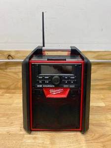 MILWAUKEE M18 Lithium-Ion Cordless Jobsite RadioCharger