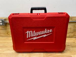 MILWAUKEE M12 12-Volt Lithium-Ion Cordless HammerVac Universal Dust Extractor Kit.  Tool Only.