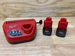 MILWAUKEE M12 12-Volt Lithium-Ion Battery Charger with 2- M12 12-Volt Lithium-Ion Compact Battery Packs (1.5Ah)