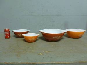 Vintage Pyrex Set