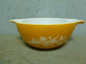 Vintage Pyrex Bowl