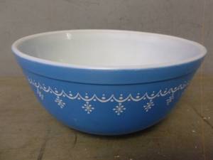 Vintage Pyrex Bowl