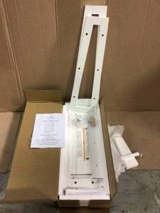 lot 51 image: Amery Collection 19.81 in. W Wall Shelf with Hooks, White Customer Returns See Pictures