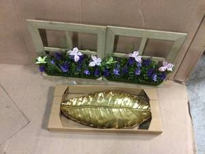 lot 67 image: 14 in. Lavender Window Decor Customer Returns See Pictures