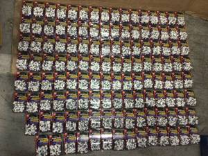lot 93 image: 12 in. Plastic Staple, White (25-Pack) Customer Returns See Pictures
