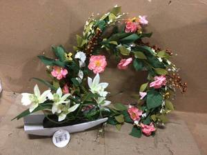 FLOWERS WREATH DECOR Customer Returns See Pictures