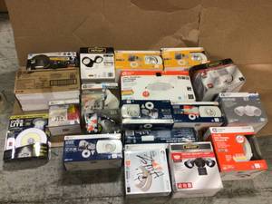 MIX LOT OF SECURITY LIGHT &amp MISC Customer Returns See Pictures