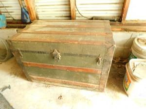 lot 6 image: AntiqueVintage Wooden Trunk
