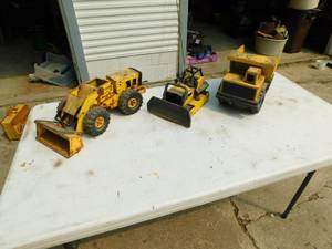 lot 28 image: Three Vintage Tonka Vehicles