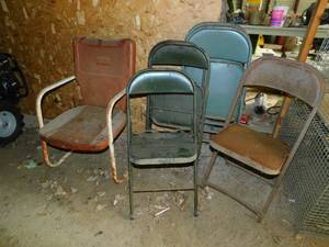 lot 39 image: Vintage Metal LawnPatio Chair--Five Antique Folding Chairs
