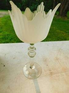 lot 56 image: Crystal Clear Handcrafted Crystal Vase---Made In Romania