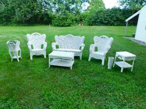 lot 98 image: Seven Piece White Wicker Sun Room Furniture