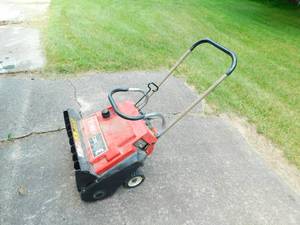 lot 85 image: Gas Run Toro CR 20 E Stage 2 Stroke Snow Blower
