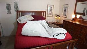 lot 100 image: Bedroom Set