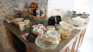 lot 105 image: Miscellaneous Dishes