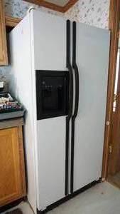 lot 108 image: White General Electric RefrigeratorFreezer--Has Water & Ice Dispenser In Door--Ice Maker In Freezer