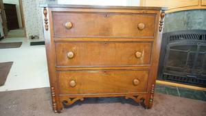 lot 114 image: Three Drawered Wooden Dresser Or Storage Cabinet On Casters