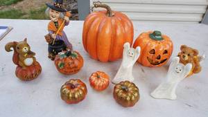 lot 77 image: Halloween Decorations