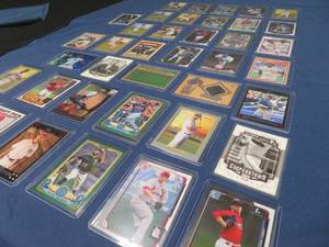 BASEBALL CARDS- LOTS OF ROOKIES- VERY COLLECTABLE