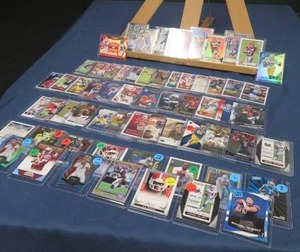 HUGE LOT OF FOOTBALL CARDS - ROOKIES
