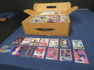 MASSIVE LOT OF COLLECTABLE MIXED SPORTS CARDS