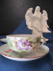 VINTAGE CHINA E-OH HAND PAINTED TEACUPS AND SAUCERS AND A BEAUTIFUL ANGEL FIGURINE