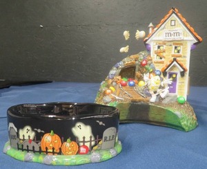 COLLECTABLE DEPARTMENT-56 M&M HALLOWEEN DECOR SET