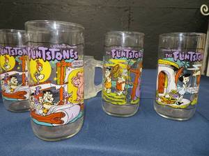 6 COLLECTABLE FLINTSTONES GLASS CUPS