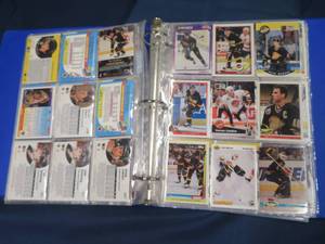 BIG BINDER FULL OF COLLECTABLE HOCKEY CARDS