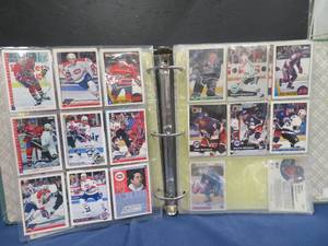 HUGE GREEN BINDER FULL OF CANADIANUNITED STATES HOCKEY PLAYERS