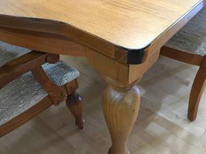Dining Room Table and 6 Chairs