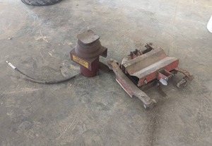 lot 84 image: Transmission Jack and 2500 LB Pneumatic Jack