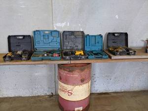 lot 94 image: (5) Cordless Tool Kits - DeWalt 18V and Makita