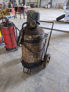 lot 109 image: Pneumatic Oil  Fluid Dispenser w Cart