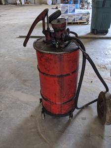 lot 111 image: 16 Gallon Drum Oil Pump on Cart - Empty