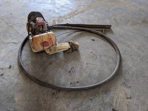 lot 120 image: Mitsubishi Gas Powered Concrete Vibrator - Model 925-GP