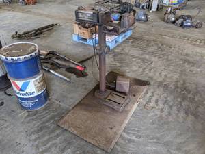 lot 121 image: Pneumatic Clamp w Foot Control