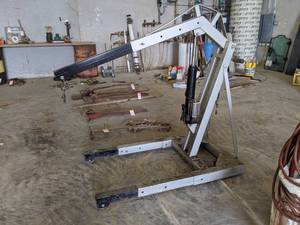 lot 156 image: Larin 2-Ton Pneumatic Engine Hoist