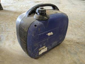 lot 158 image: Yamaha EF2000is Generator  Inverter - Motor pulls over good