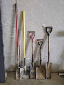 lot 171 image: Lot of (5) Assorted Shovels