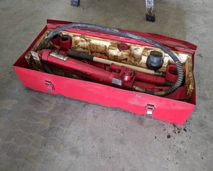 lot 188 image: Northern Industrial Portable Hydraulic Ram Set in Case
