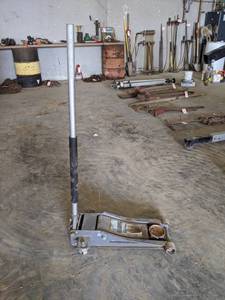 lot 187 image: Pittsburgh 3 Ton Floor Jack - Works Well